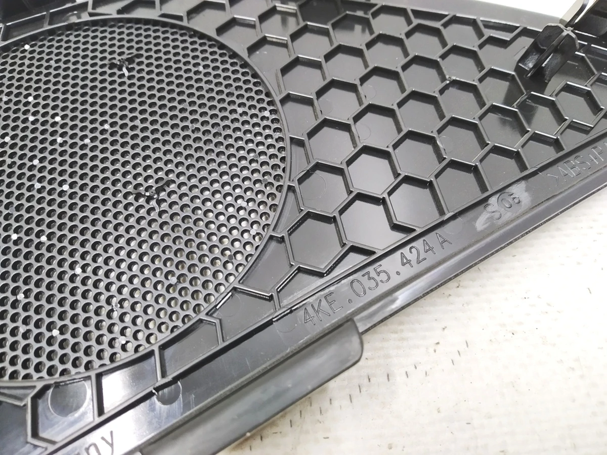 Накладка динамика карты двери передней правой Audi E-tron 4KE035424A