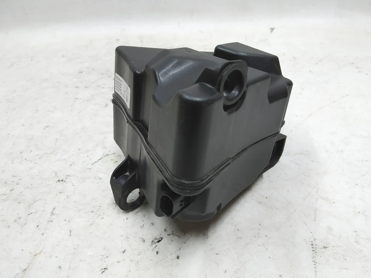 Акустична система для створення шуму двигуна Audi E-tron 4KE035916