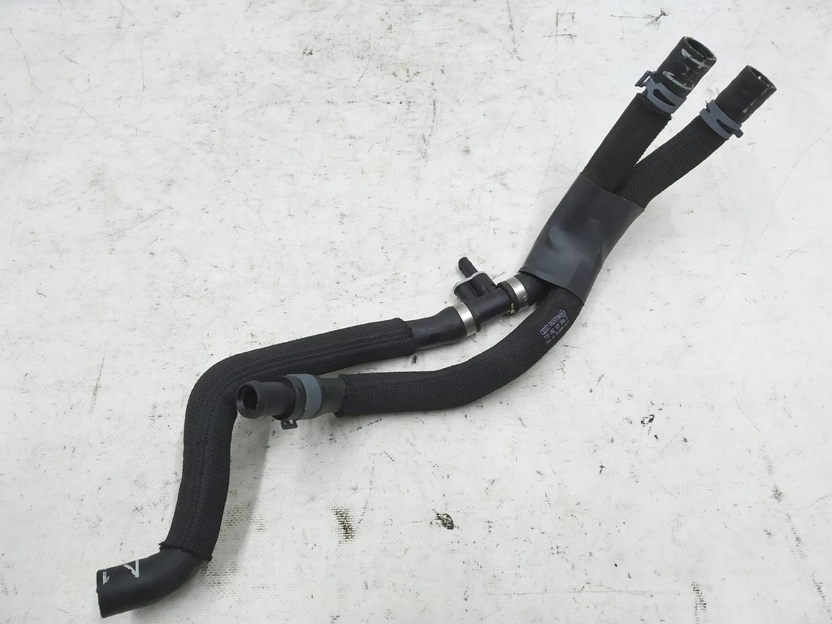 Шланг рідини, що охолоджує, з датчиком температури подвійний Audi E-tron 4KE121036C