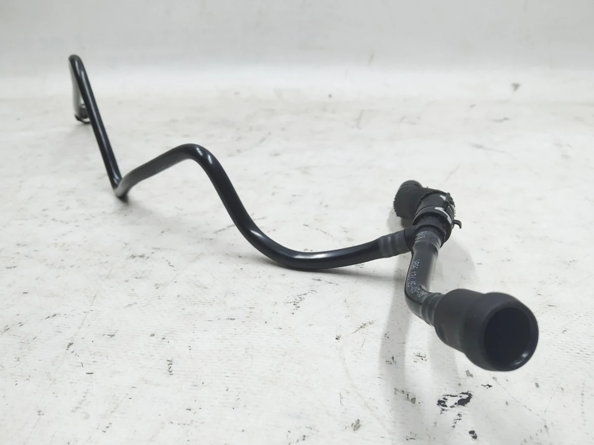 Трубка охолоджувальної рідини із шлангом охолоджуючої рідини Audi E-tron 4KE121081G