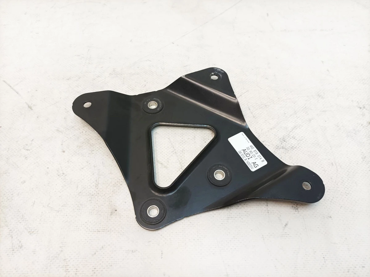 Кронштейн нагревательного элемента Audi E-tron 4KE121224D