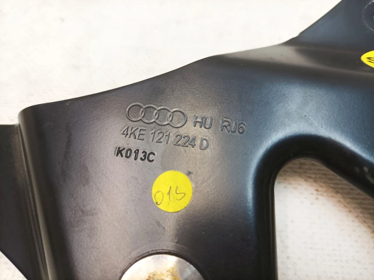 Кронштейн нагревательного элемента Audi E-tron 4KE121224D