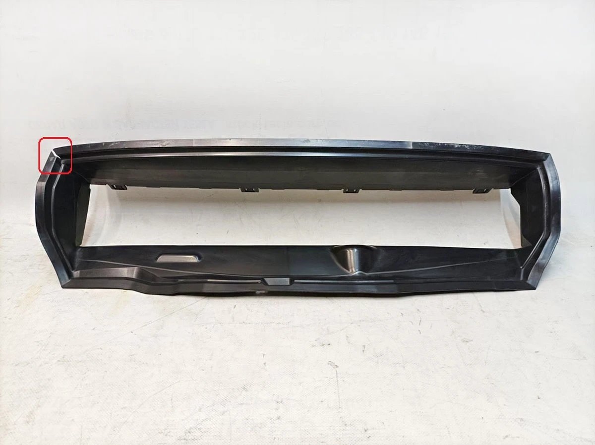 Front upper air duct with damage Audi E-tron 4KE121285F