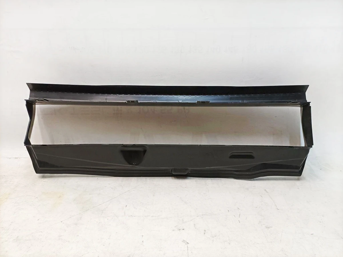 Front upper air duct with damage Audi E-tron 4KE121285F