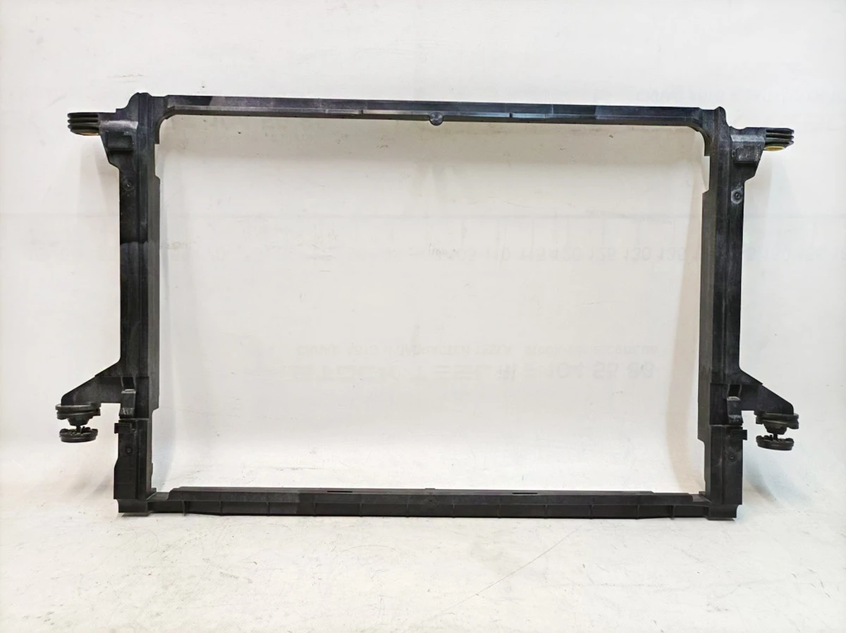 Рамка радіатора охолоджувальної рідини Audi E-tron 4KE121360A