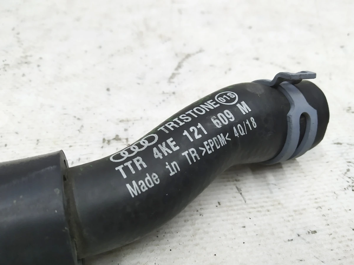 Шланг системи охолодження Audi E-tron 4KE121609M