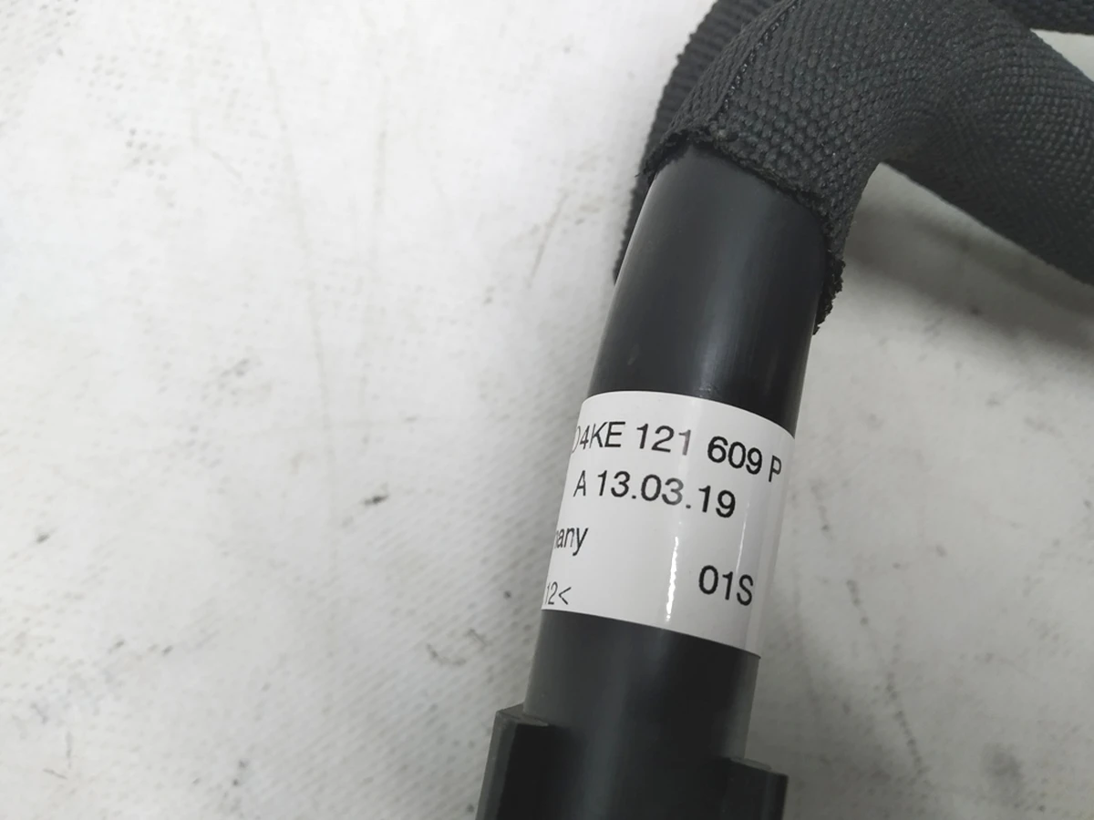 Трубка охолоджувальної рідини із шлангом охолоджуючої рідини Audi E-tron 4KE121609P