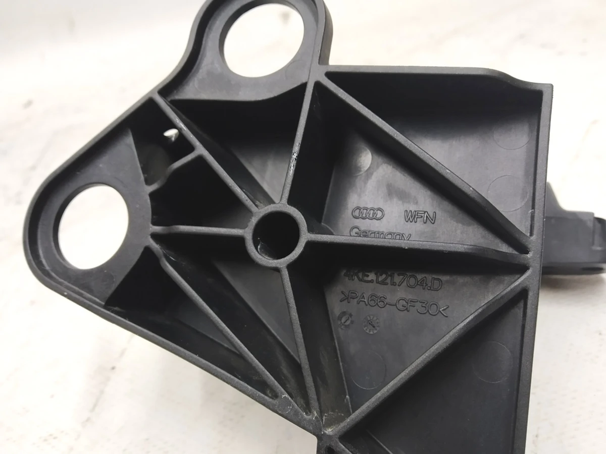 Main pump bracket Audi E-tron 4KE121704D