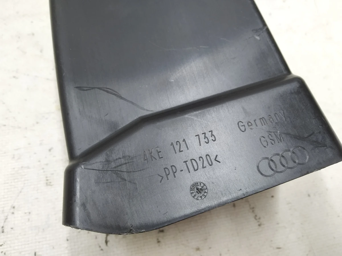 Повітропровід гальмівної системи Audi E-tron 4KE121733