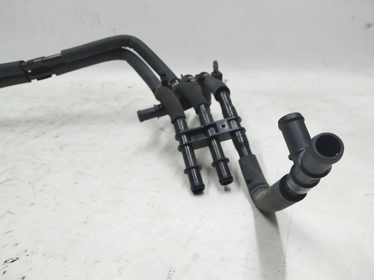 Трубка охолоджувальної рідини із шлангом охолоджуючої рідини Audi E-tron 4KE122480AM