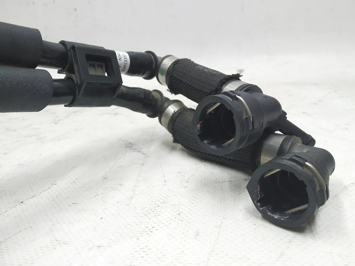 Трубка охолоджувальної рідини із шлангом охолоджуючої рідини Audi E-tron 4KE122480AM