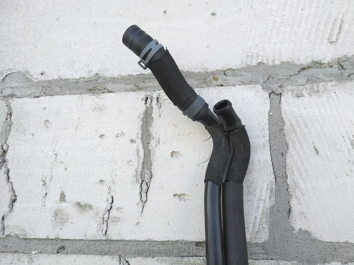 Трубки напірної магістралі охолодження високовольтної АКБ Audi E-tron 4KE145910E