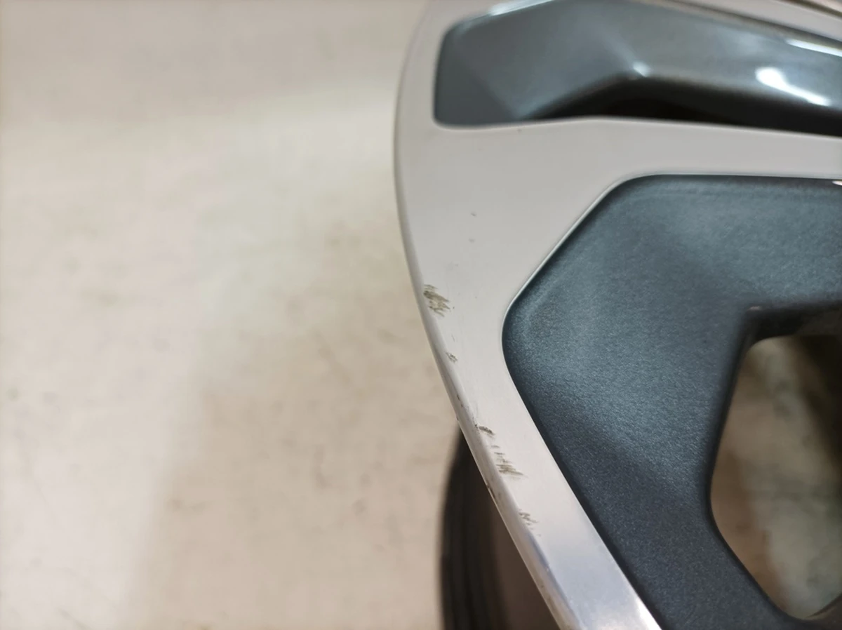 Aluminum rim E9,5JX21H2 ET36 minor damage Color code: JG3 Audi E-tron 4KE601025G