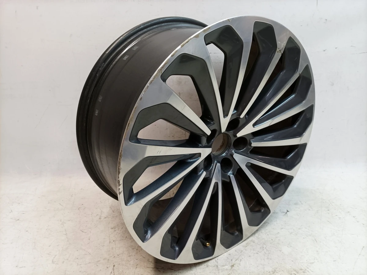 Диск алюмінієвий E9,5JX21H2 ET36 пошкодження Код кольору: JG3 Audi E-tron 4KE601025G