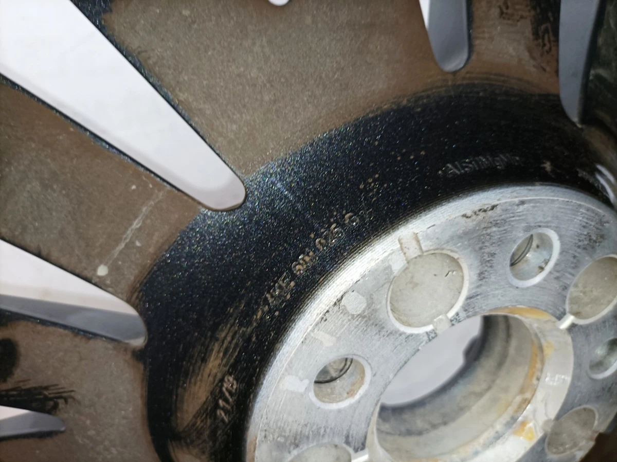 Диск алюмінієвий E9,5JX21H2 ET36 пошкодження Код кольору: JG3 Audi E-tron 4KE601025G