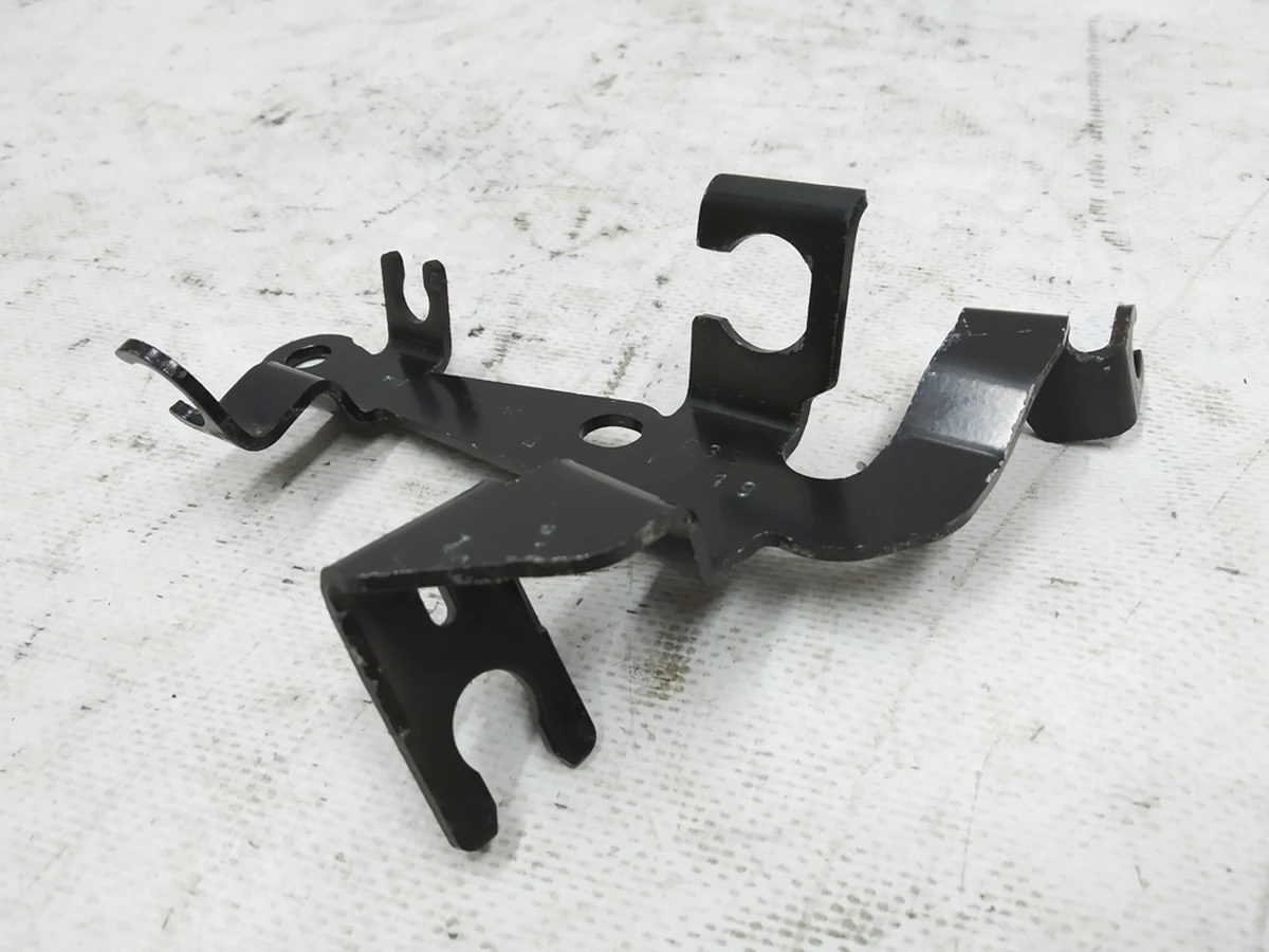 Кронштейн тормозного шланга передний левый Audi E-tron 4KE611845A