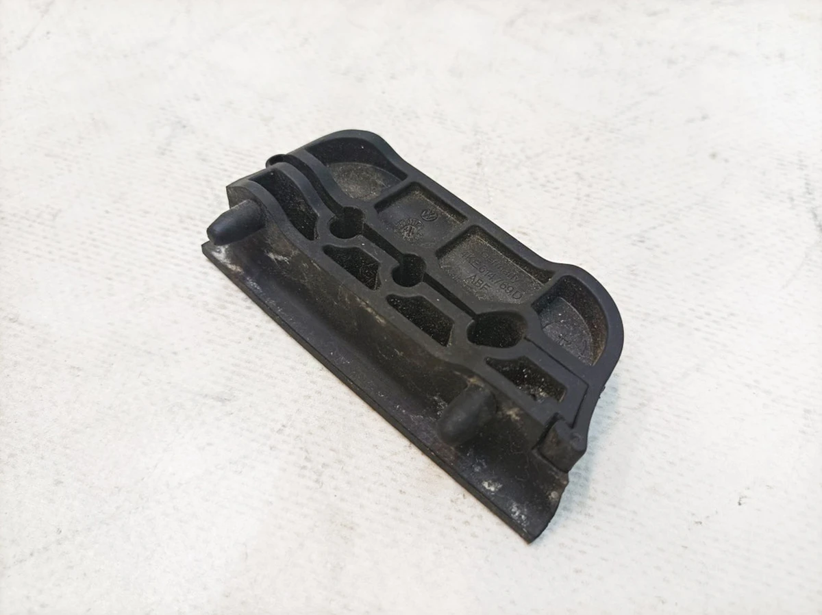 Тримач гальмівного трубопроводу Audi E-tron 4KE614769D