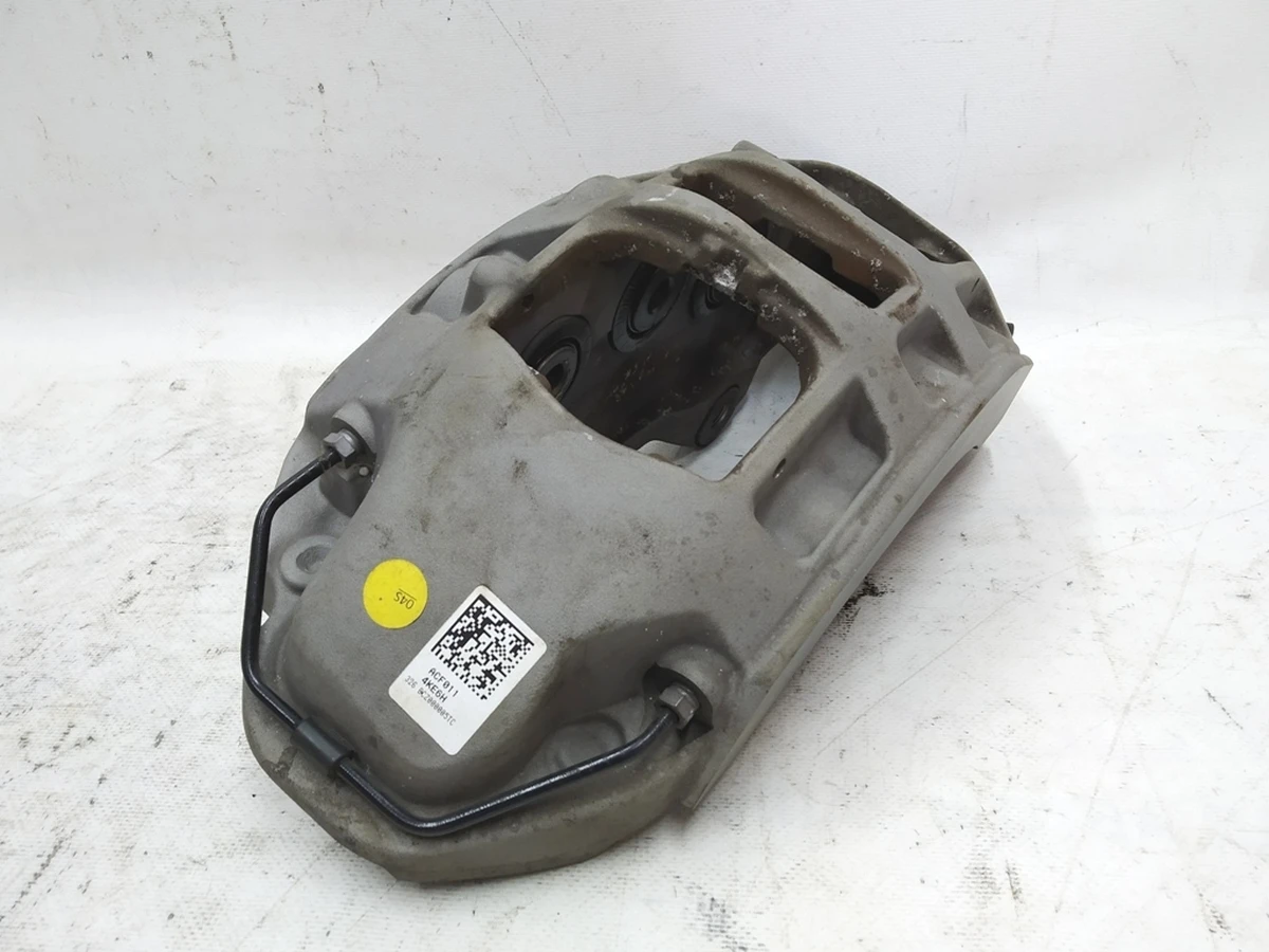 Суппорт тормозной неподвижный передний правый без тормозных колодок Audi E-tron 4KE615108B