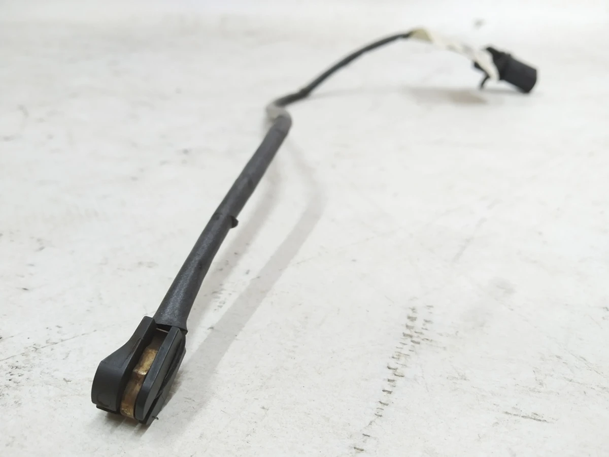 Провод датчика-сигнализатора (указатель износа тормозных колодок) Audi E-tron 4KE615121B