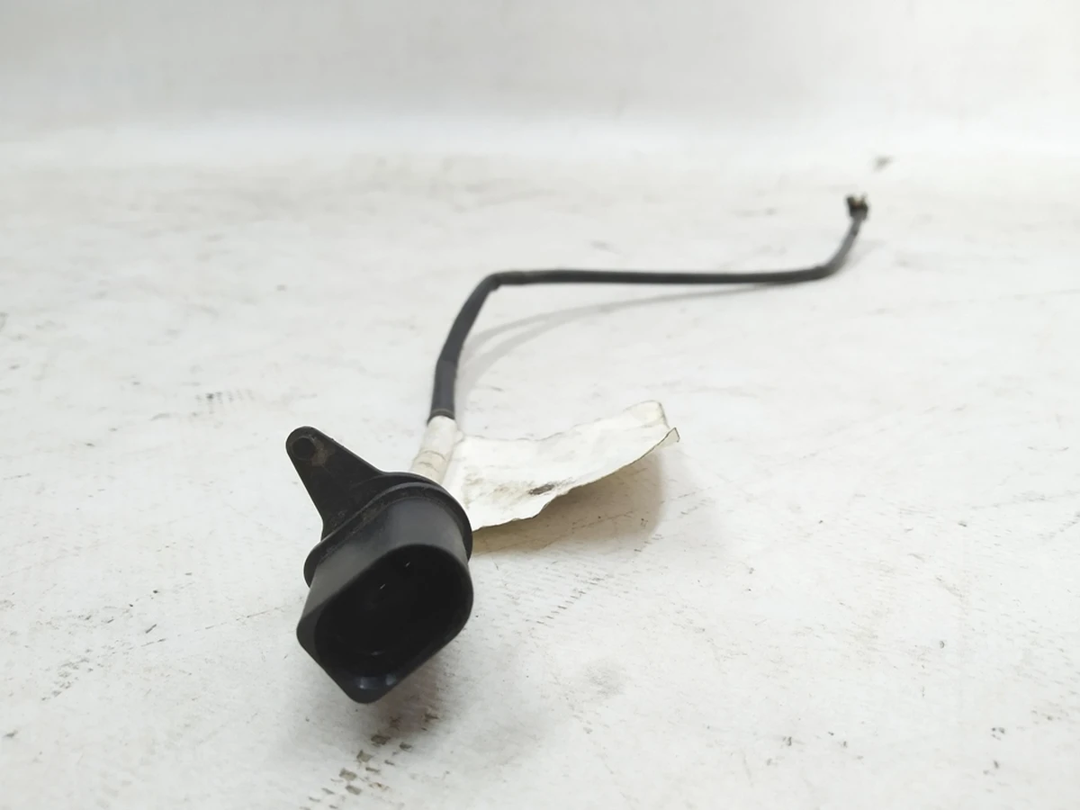 Провод датчика-сигнализатора (указатель износа тормозных колодок) Audi E-tron 4KE615121B