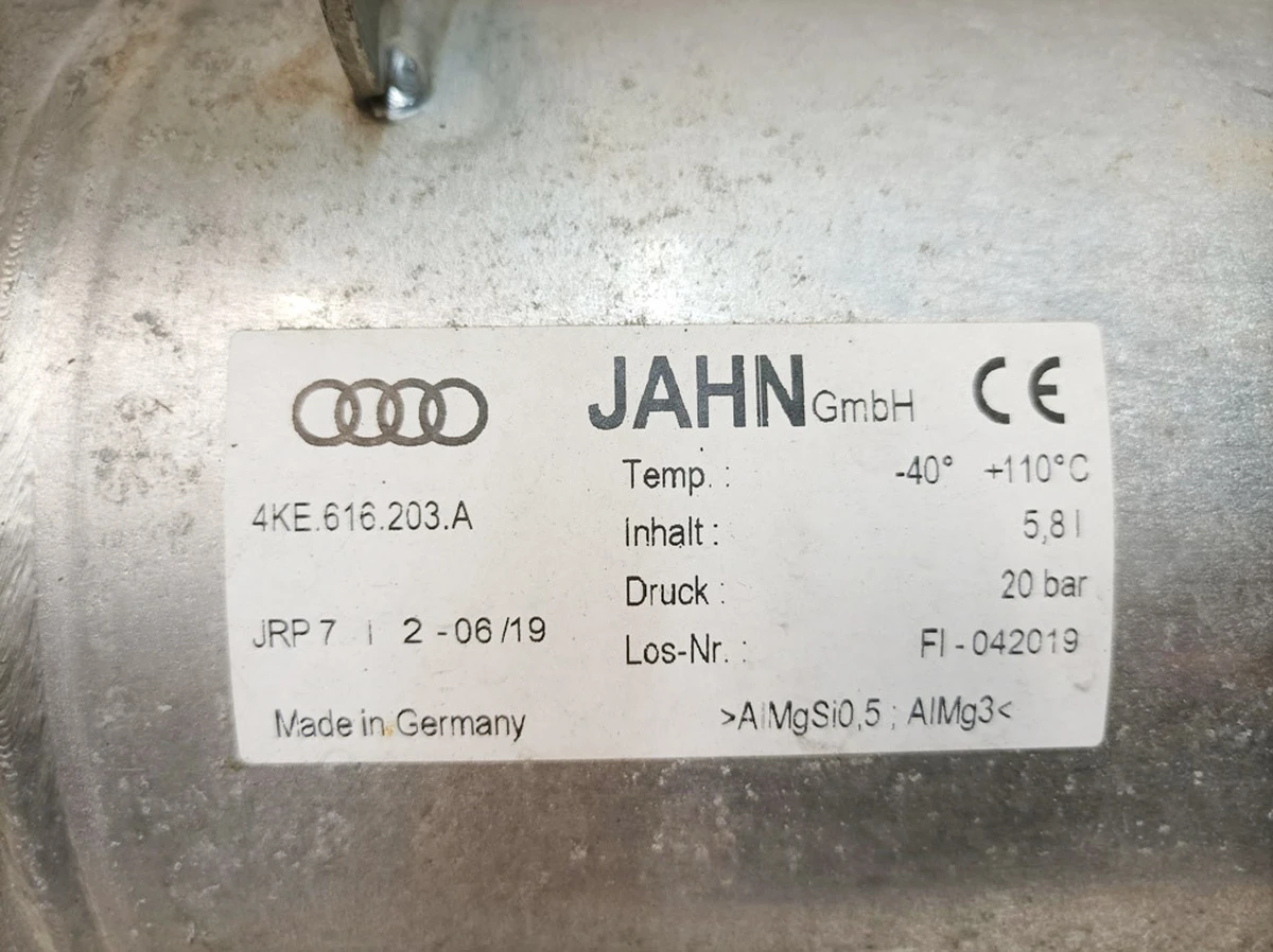 Аккумулятор давления левый Audi E-tron 4KE616203A