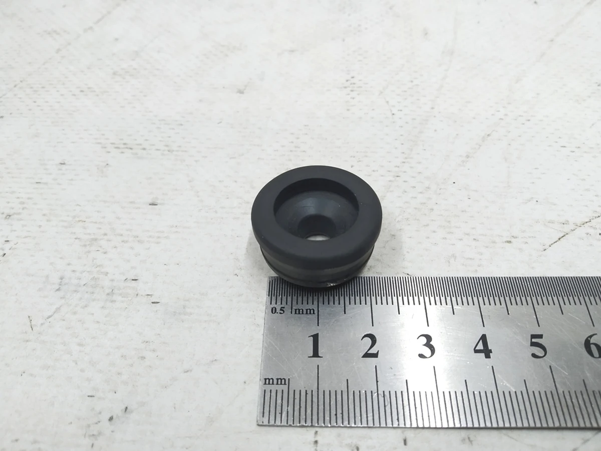 Шумоизоляция высоковольтной батареи Audi E-tron 4KE801332