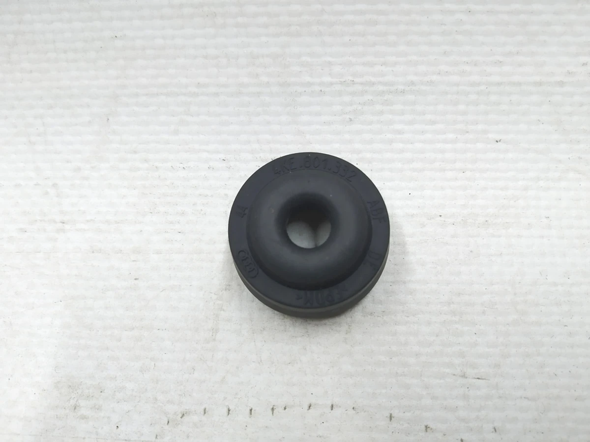 Шумоизоляция высоковольтной батареи Audi E-tron 4KE801332