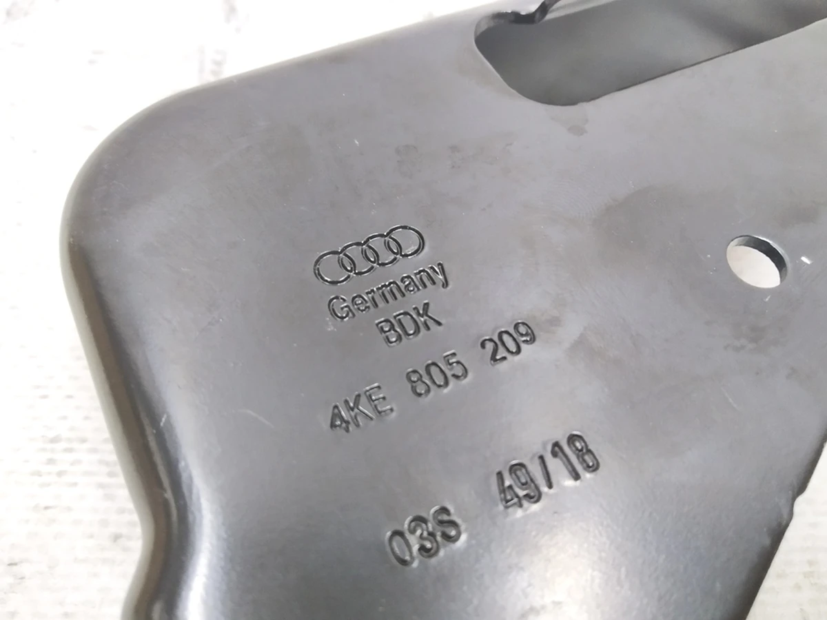 Bracket connector left Audi E-tron 4KE805209