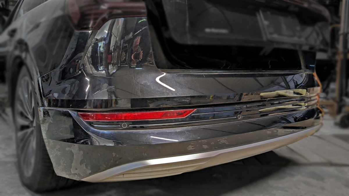 Rear bumper Mythosschwarz Metallic LY9T assembly Audi E-tron 4KE807067