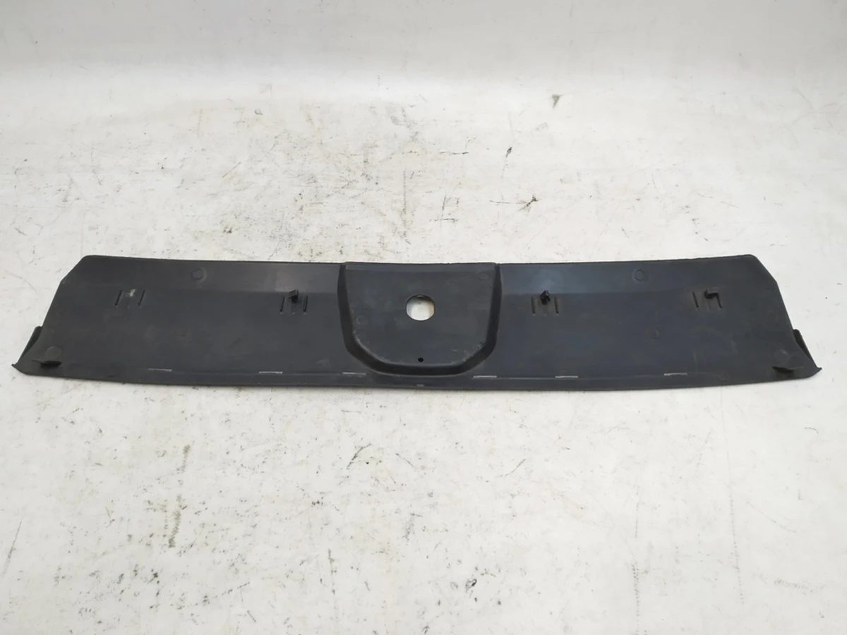 Облицовка подкапотного пространства с повреждением Audi E-tron 4KE807081