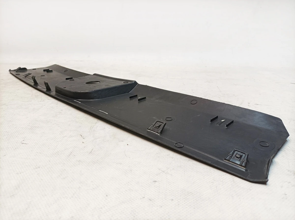 Облицовка подкапотного пространства с повреждением Audi E-tron 4KE807081