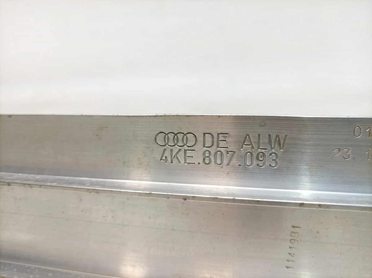 Усилитель бампера переднего Audi E-tron 4KE807093