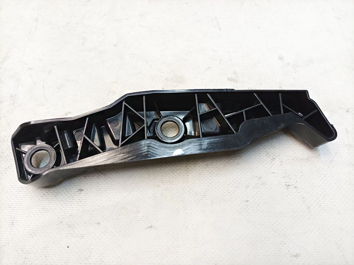 Напрямна бампера переднього права Audi E-tron 4KE807284