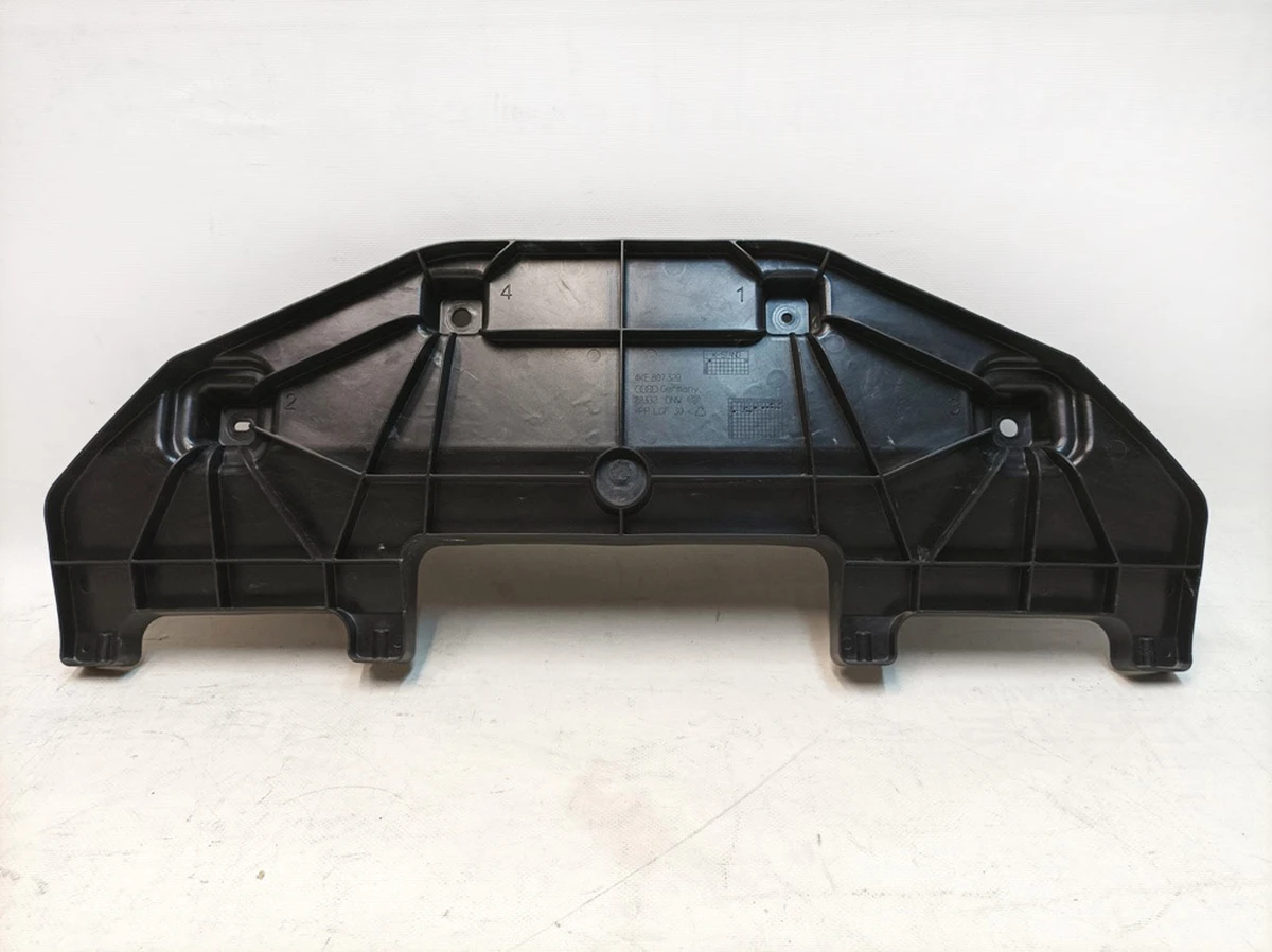 Тримач стрічковий бампера заднього Audi E-tron 4KE807329