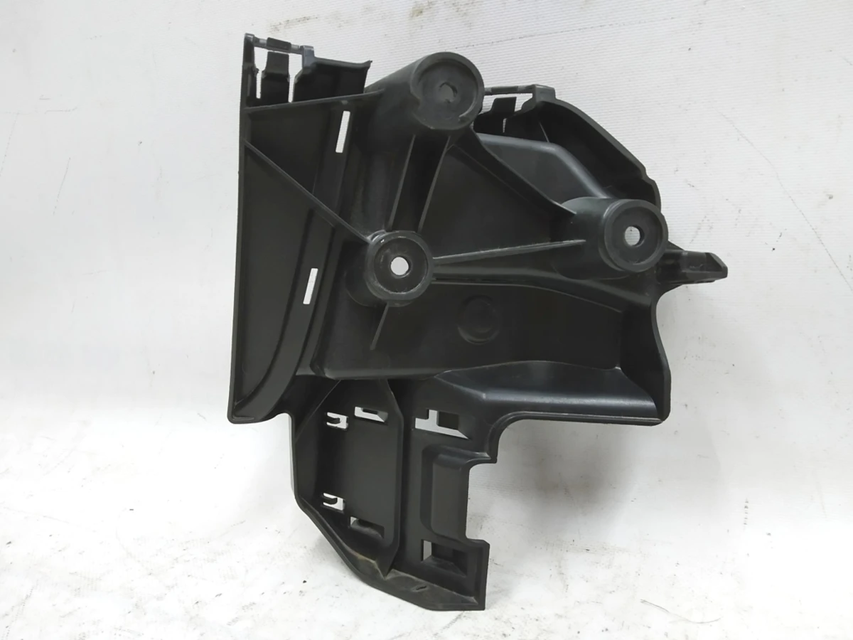 Крепление бампера заднего замыкающая панель левая Audi E-tron 4KE807365