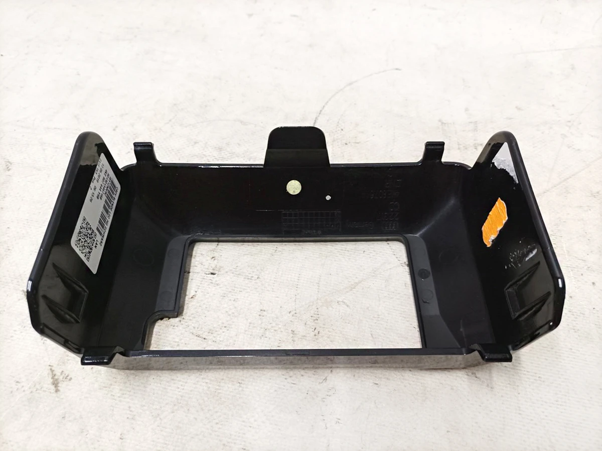 Накладка блока управления адаптивного круиз-контроля Y9B Audi E-tron 4KE807644