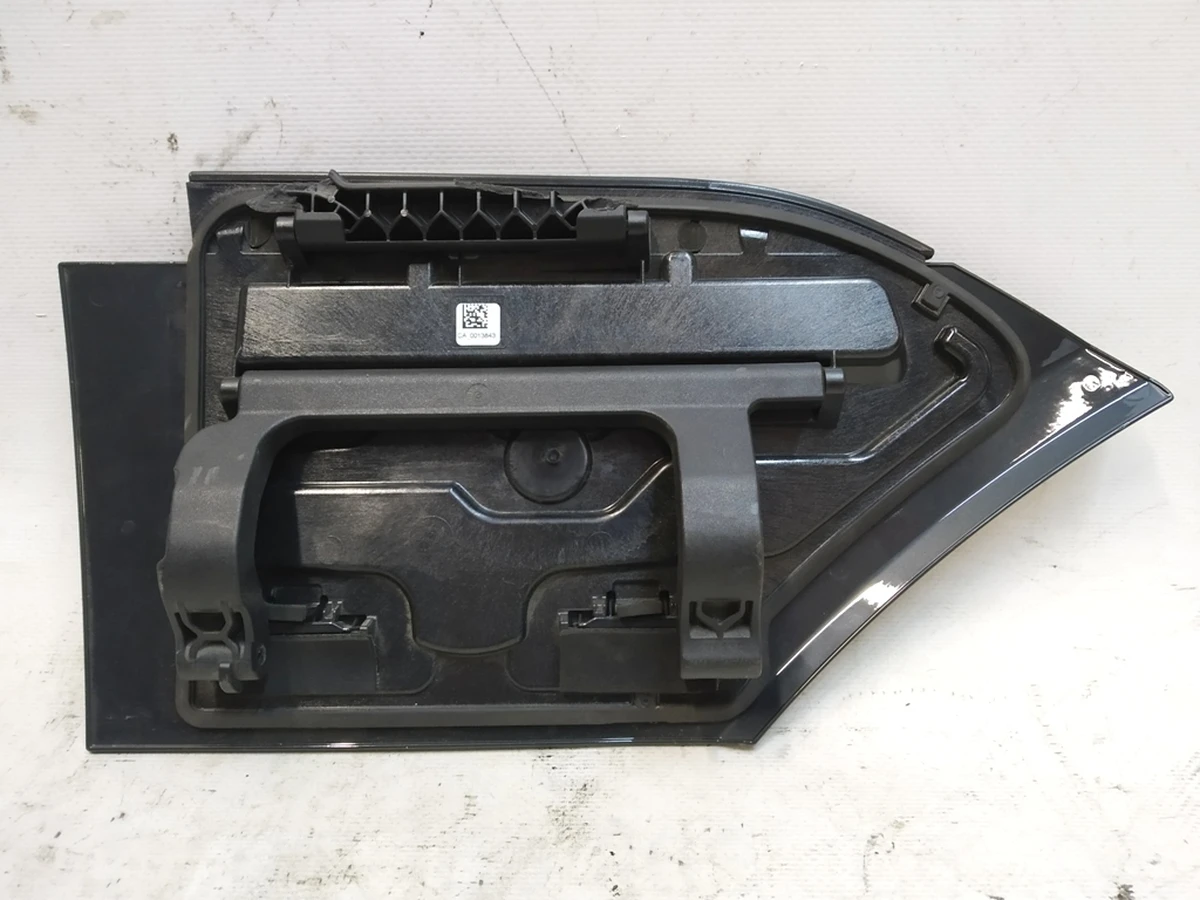 Кришка крила переднього ліва з пошкодженням LX7L Audi E-tron 4KE810393