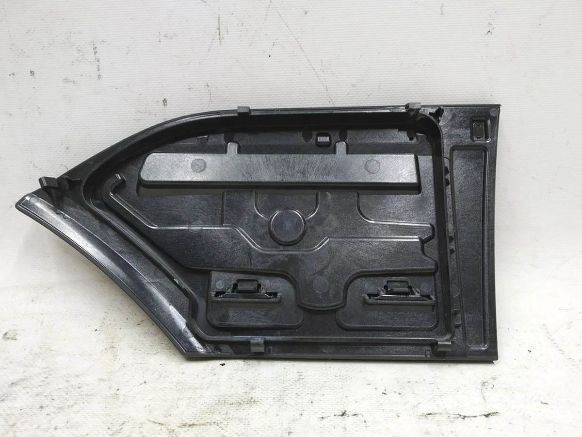 Кришка крила переднього правого LX7L з емблемою Audi E-tron 4KE810394