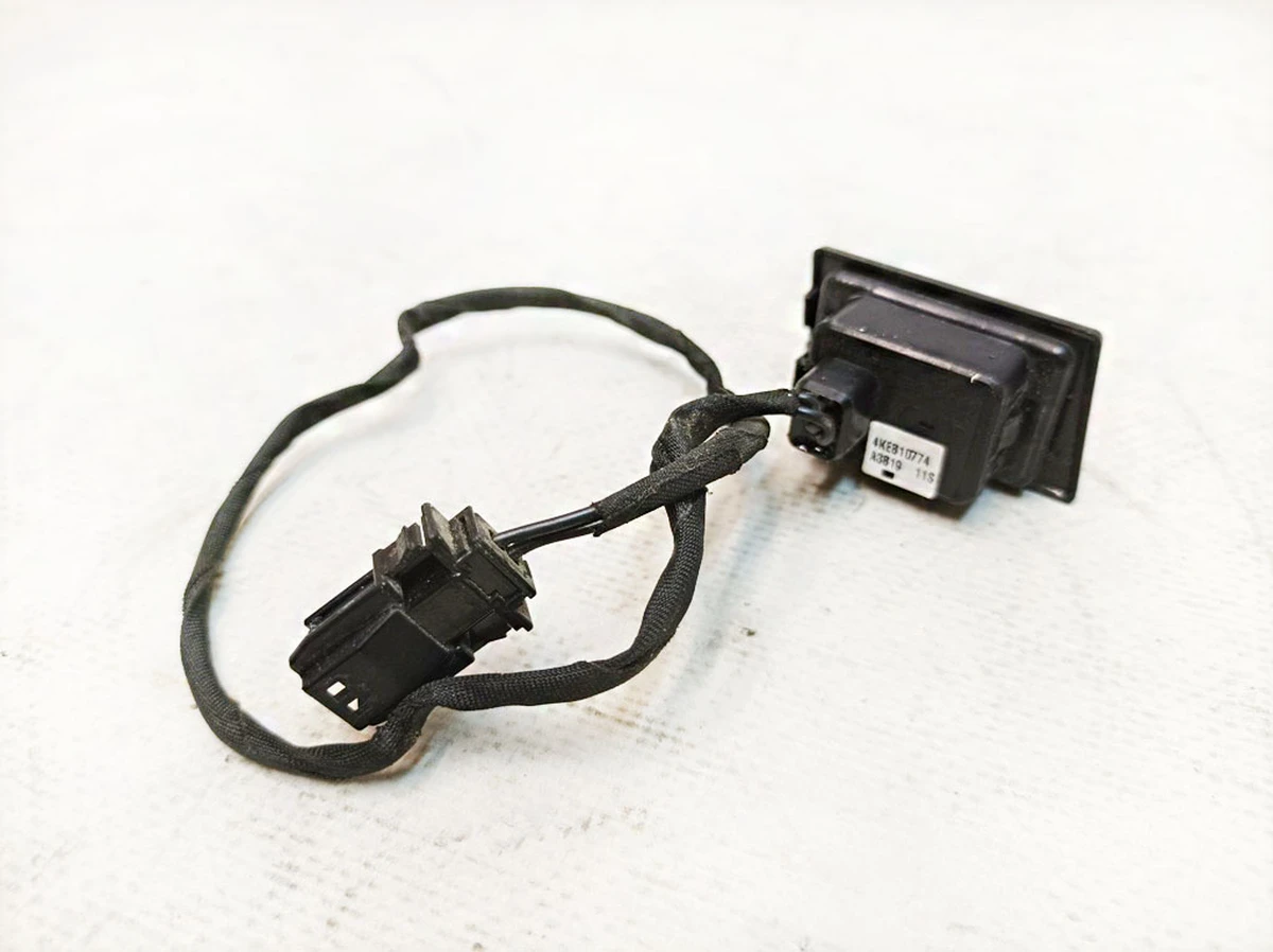 Клавіша відкриття порту зарядки зліва Audi E-tron 4KE810774