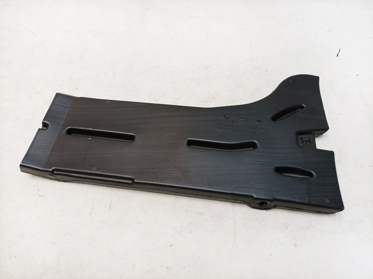 Воздуховод отопления задней части салона левый Audi E-tron 4KE819801A