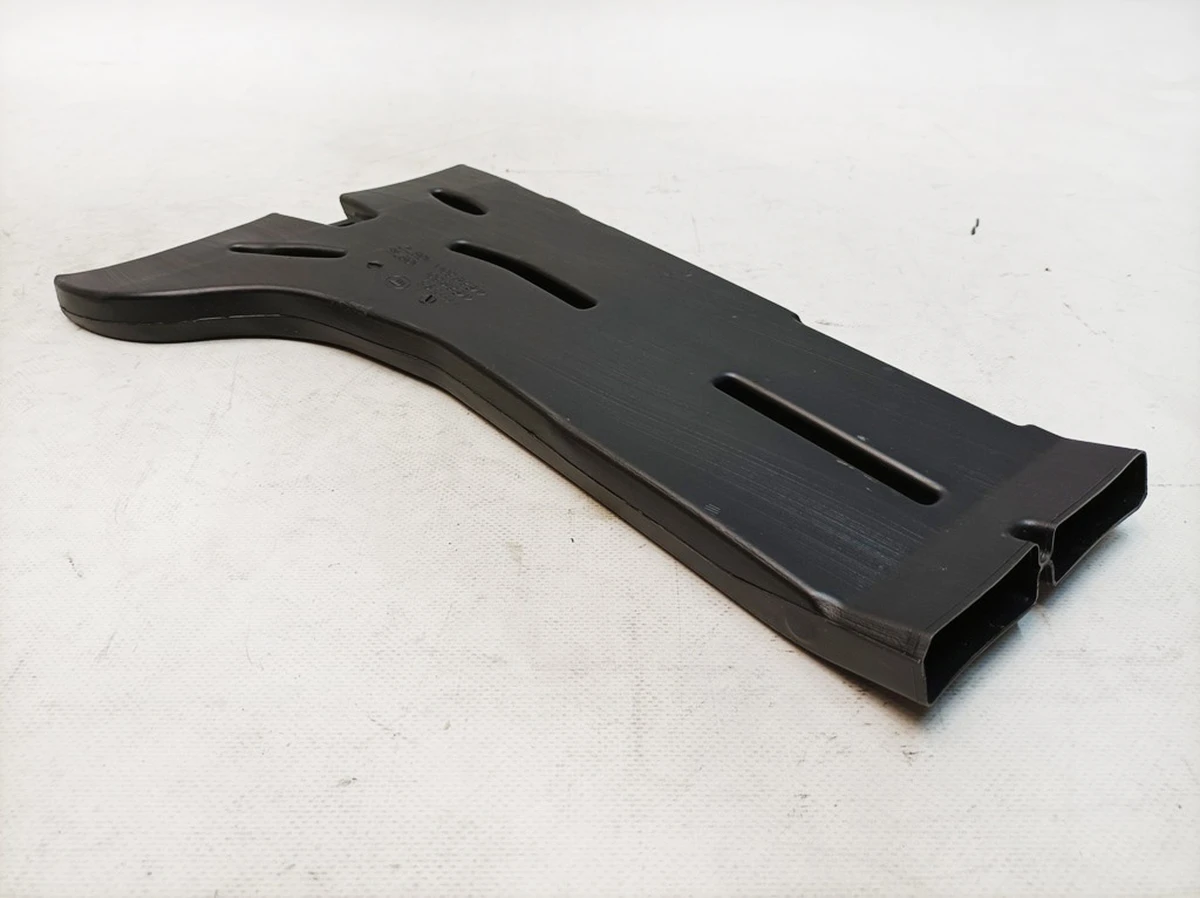 Воздуховод отопления задней части салона левый Audi E-tron 4KE819801A