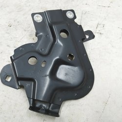 Кронштейн крила правий Audi E-tron 4KE821150