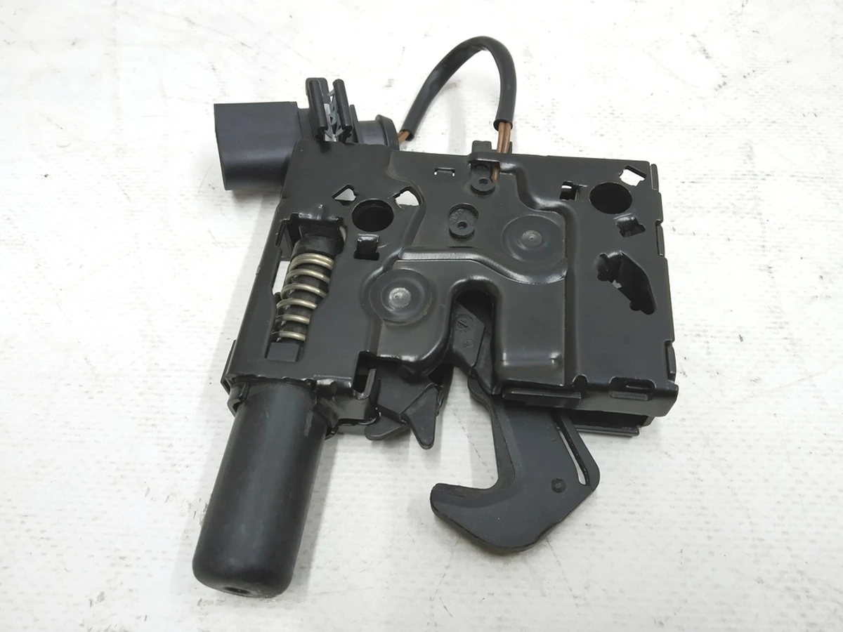 Замок кришки капота з мікровимикачем Audi E-tron 4KE823509