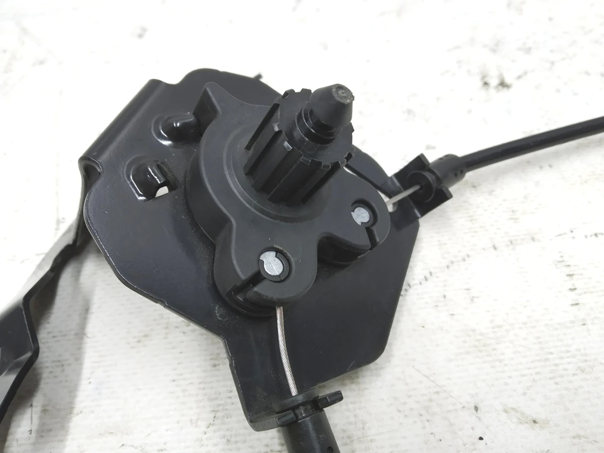 Механізм відкриття капота з тросиками у зборі нижній Audi E-tron 4KE823529B