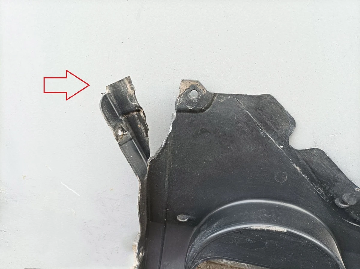 Облицювання порога ліва з пошкодженням Audi E-tron 4KE825207