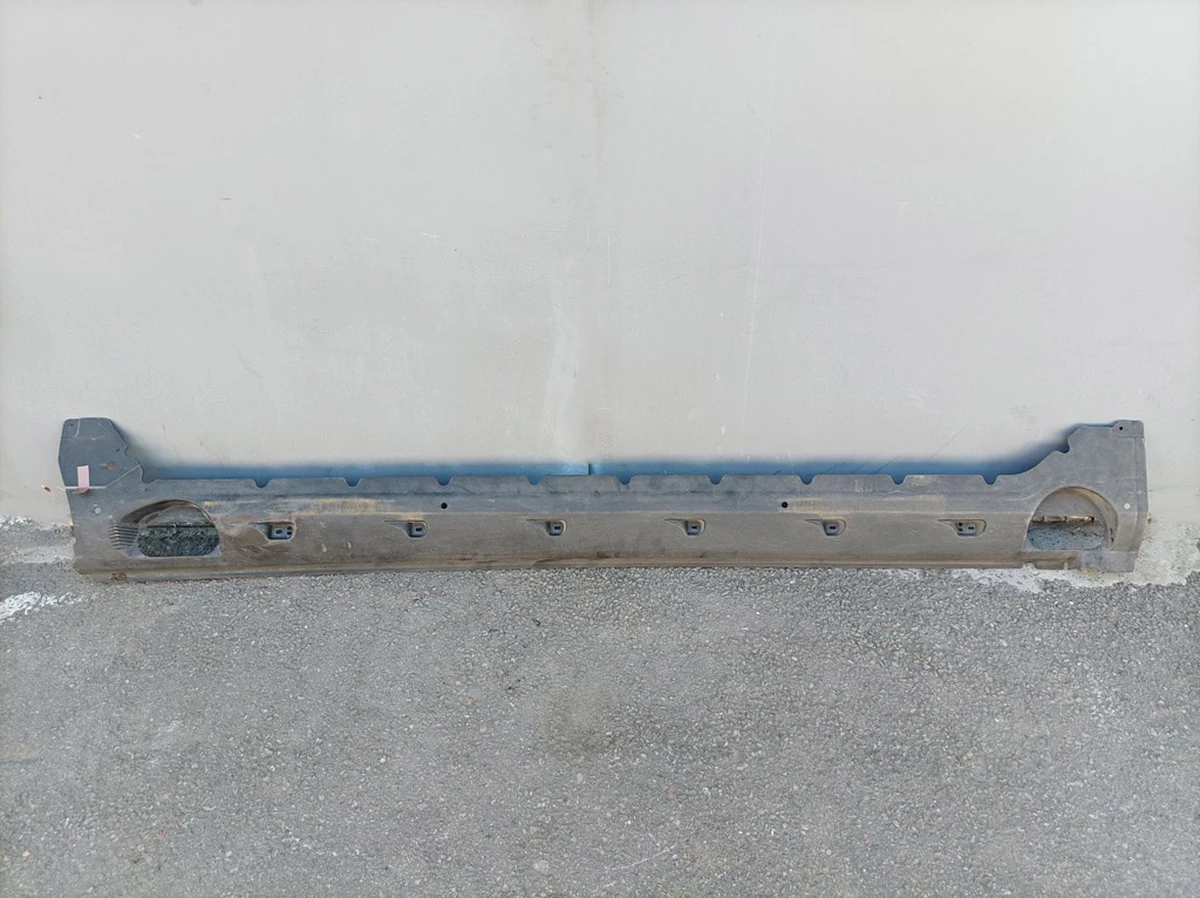 Door sill trim left (refurbished) Audi E-tron 4KE825207