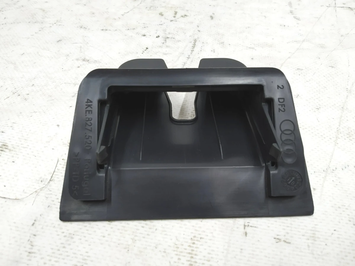 Накладка кришки багажника Audi E-tron 4KE827520