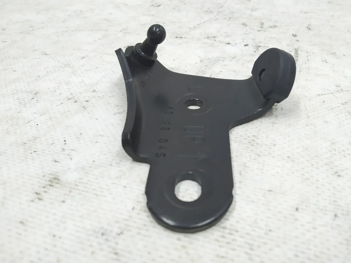 Кронштейн привода крышки багажника верхний левый Audi E-tron 4KE827605