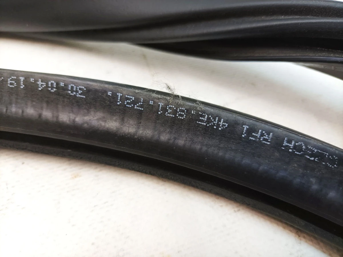 Уплотнитель двери передней внутренний слева и справа Audi E-tron 4KE831721A