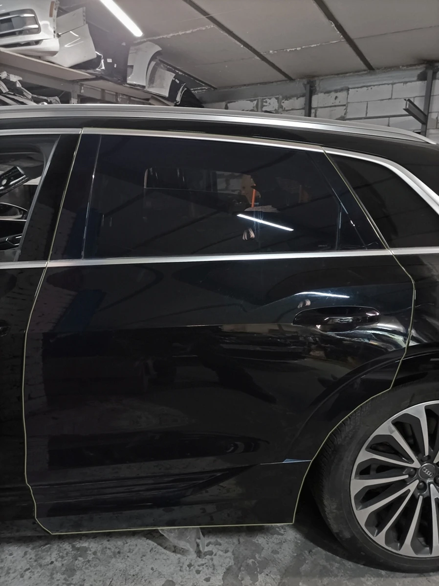 Rear left door assembly Mythosschwarz Metallic LY9T Audi E-tron 4KE833051A